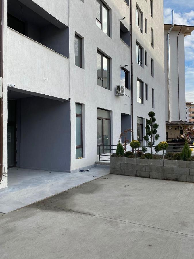 Apartament Lucian Lägenhet Râmnicu Vâlcea Exteriör bild