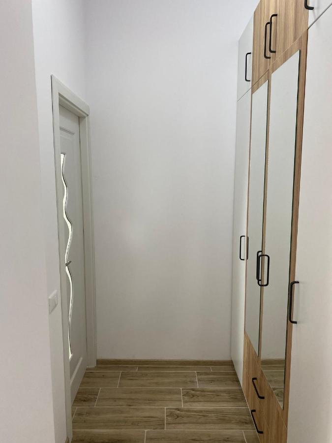 Apartament Lucian Lägenhet Râmnicu Vâlcea Exteriör bild