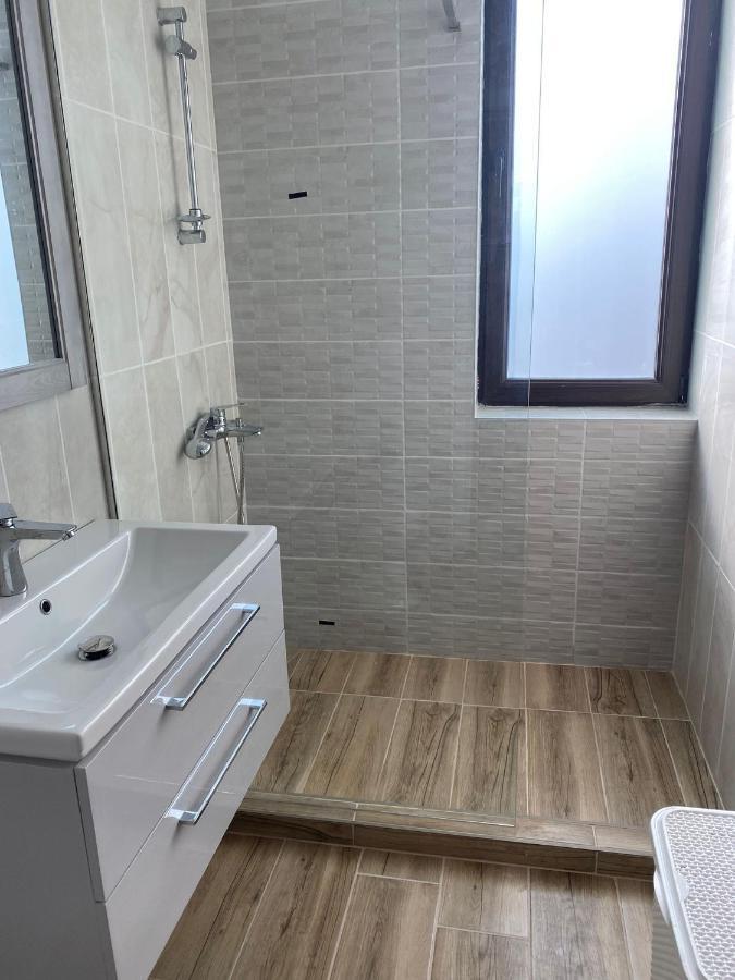 Apartament Lucian Lägenhet Râmnicu Vâlcea Exteriör bild