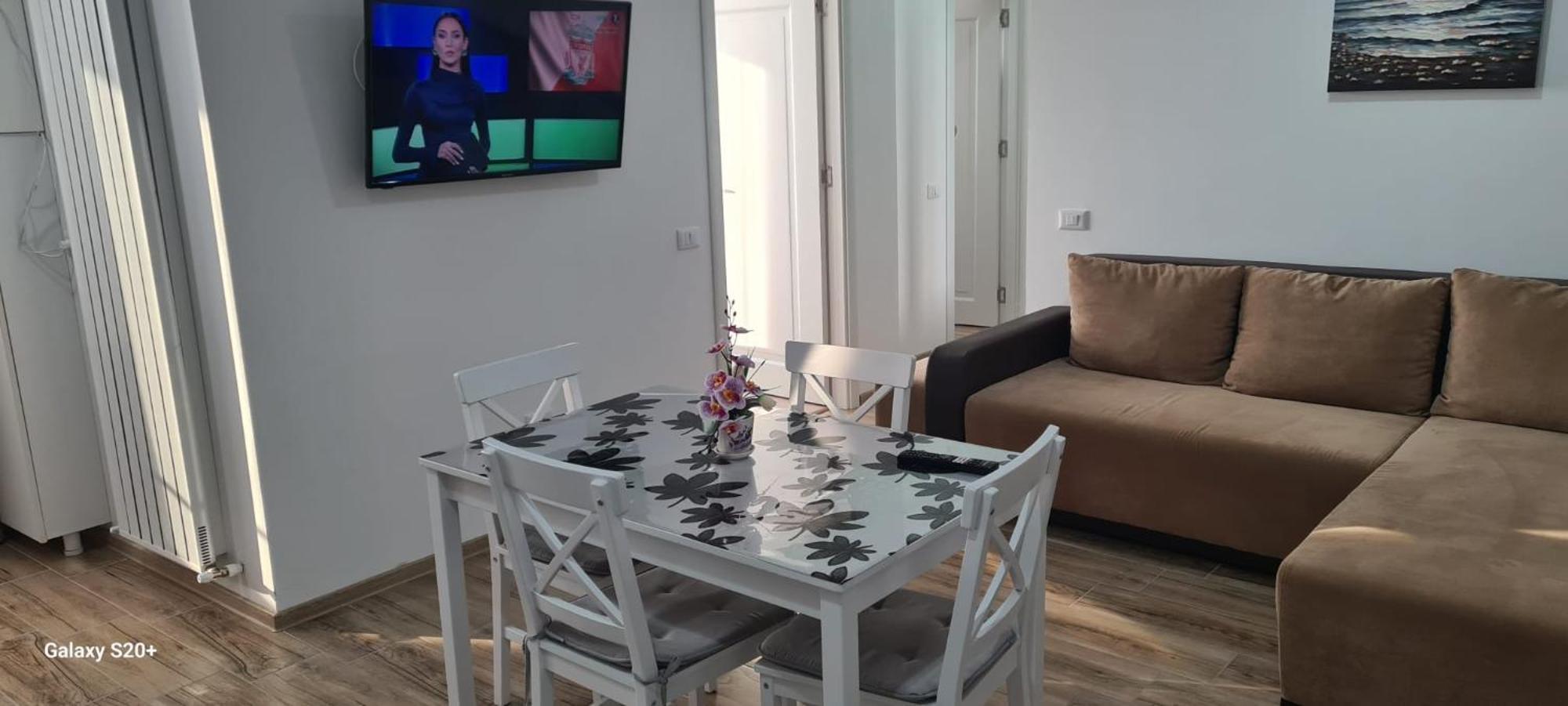 Apartament Lucian Lägenhet Râmnicu Vâlcea Exteriör bild