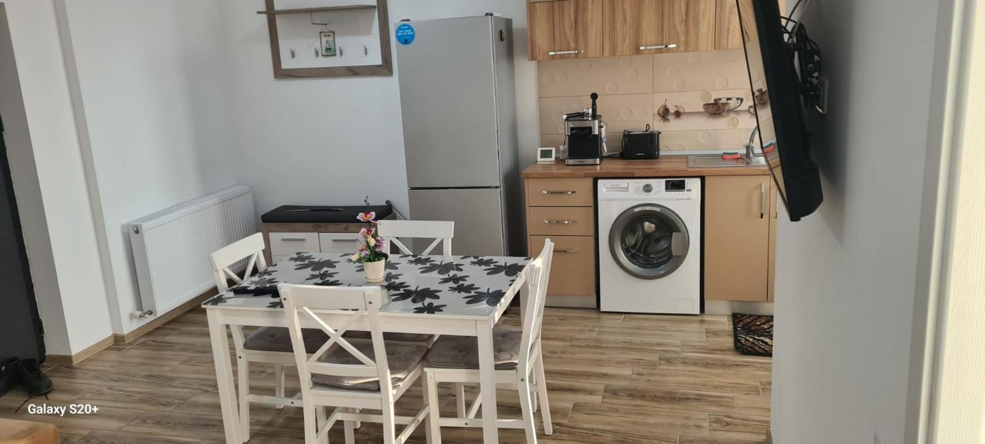 Apartament Lucian Lägenhet Râmnicu Vâlcea Exteriör bild
