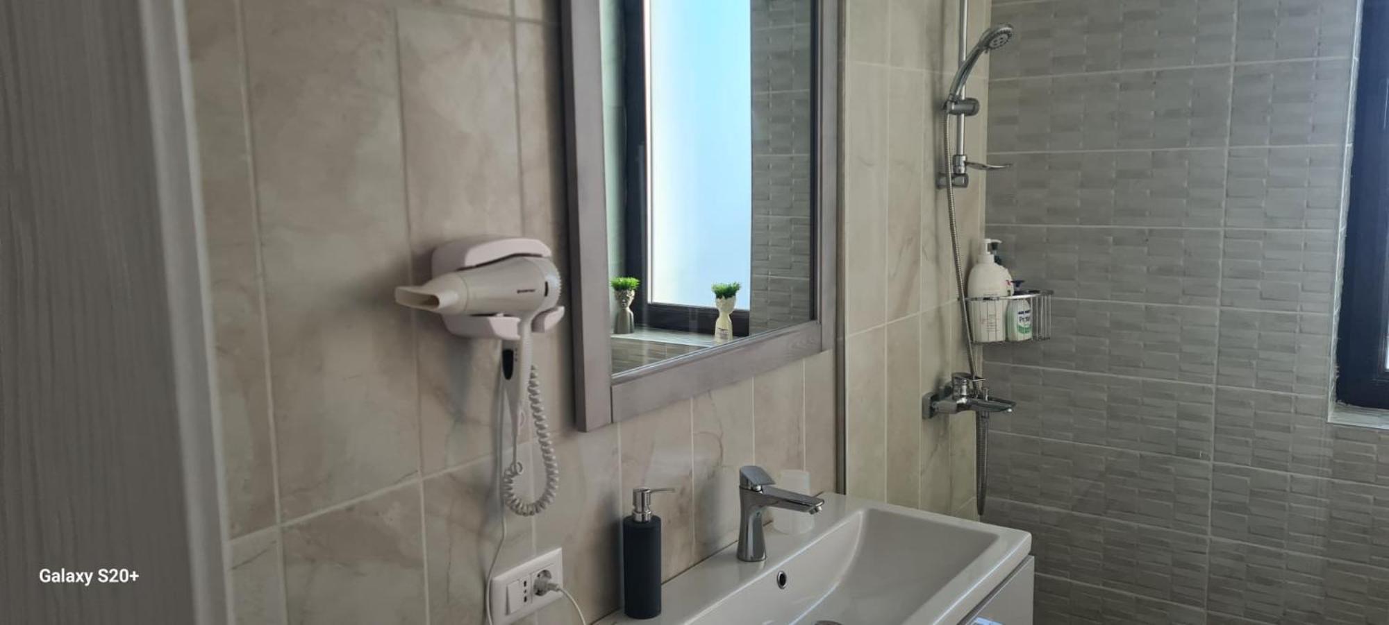 Apartament Lucian Lägenhet Râmnicu Vâlcea Exteriör bild